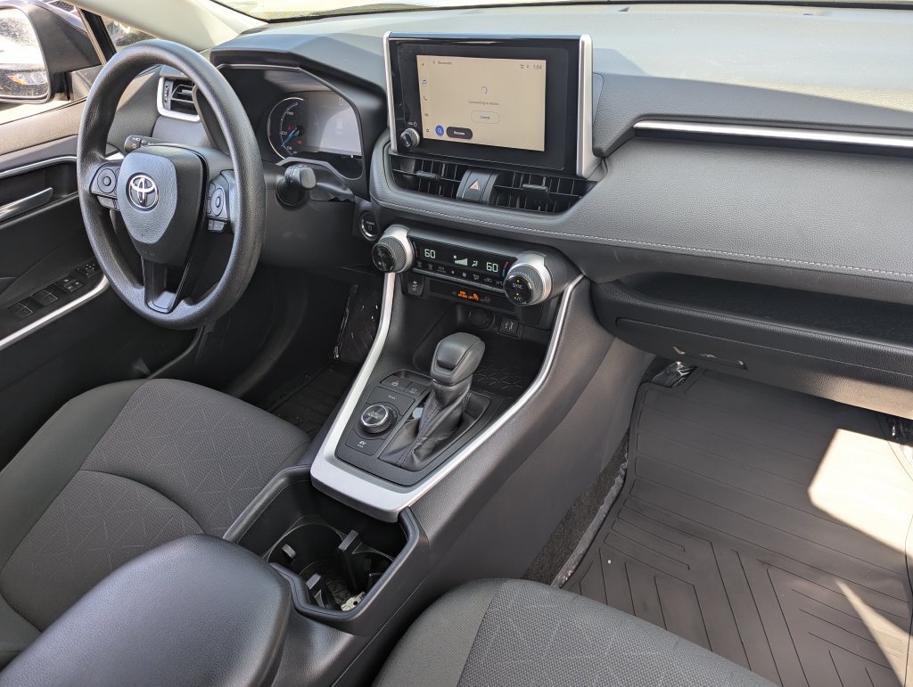 Used 2025 Toyota RAV4 XLE AWD/4WD image 31