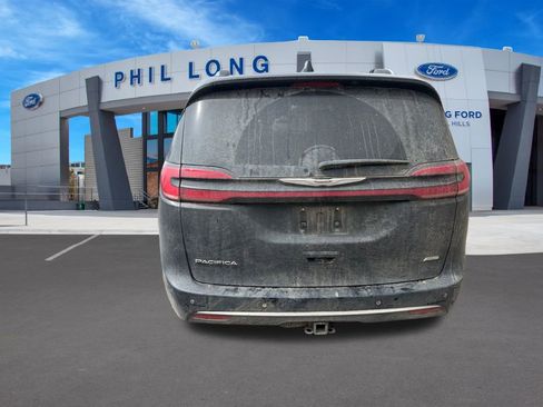 Used 2021 Chrysler Pacifica Touring-L AWD/4WD image 4