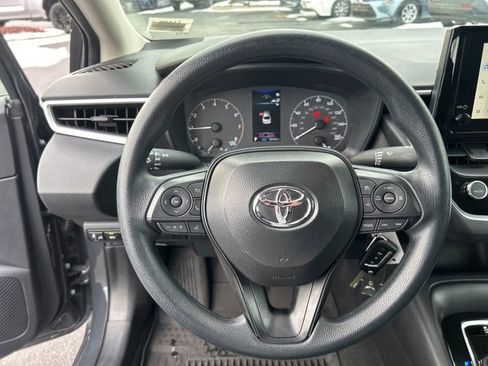 Used 2025 Toyota Corolla LE image 17