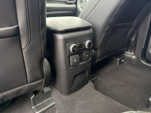 Used 2024 Ford Explorer XLT w/ Equipment Group 202A RWD image 38