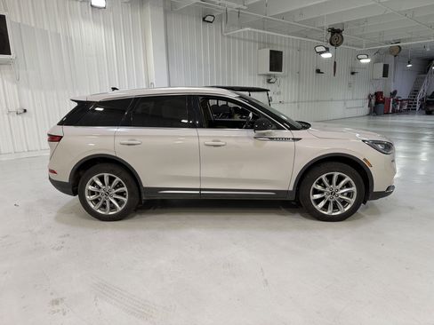 Used 2022 Lincoln Corsair FWD w/ Premium Package image 6