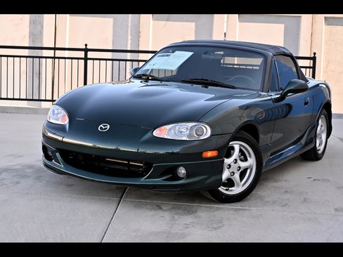 Used 2002 MAZDA MX-5 Miata RWD image 1