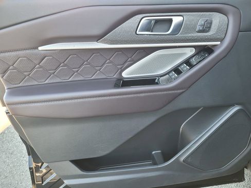 Used 2025 Ford Explorer Platinum w/ LUX Leather Package image 17