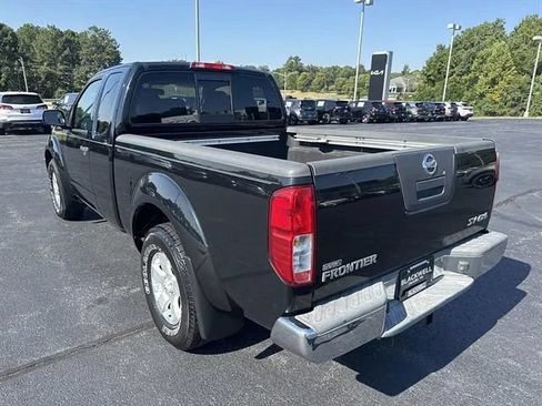 Used 2011 Nissan Frontier SV w/ SV Premium Utility Pkg AWD/4WD image 4