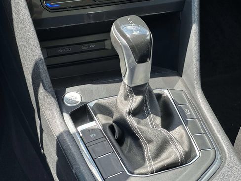 Certified 2022 Volkswagen Tiguan SE FWD image 20
