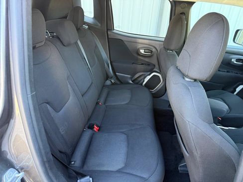 Used 2017 Jeep Renegade Latitude w/ Popular Equipment Group FWD image 25