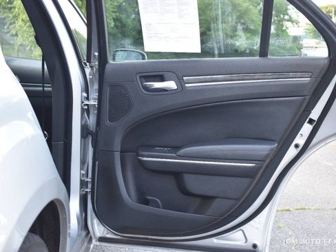 Used 2011 Chrysler 300 C w/ Sound Group RWD image 11