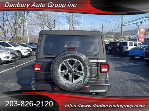 Used 2019 Jeep Wrangler Unlimited Sahara image 5
