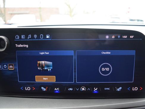 Used 2024 Chevrolet Traverse LT w/ Trailering Package FWD image 34