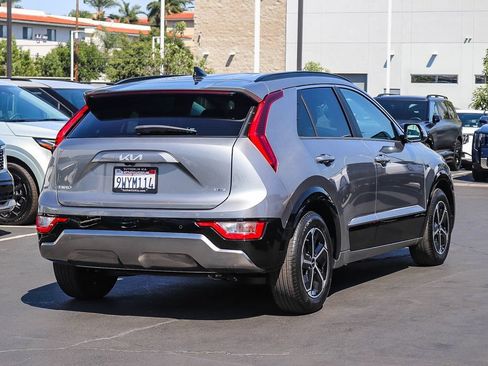 Certified 2025 Kia Niro FWD image 4