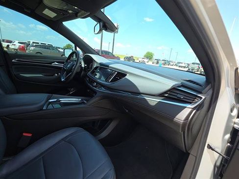 Used 2022 Buick Enclave Essence w/ Sport Touring Edition FWD image 16