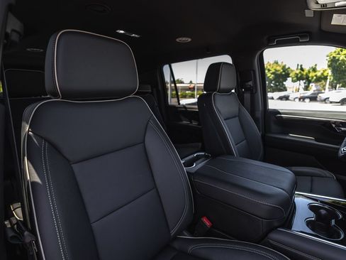 New 2026 Chevrolet Suburban Premier w/ LPO, Illumination Package AWD/4WD image 28