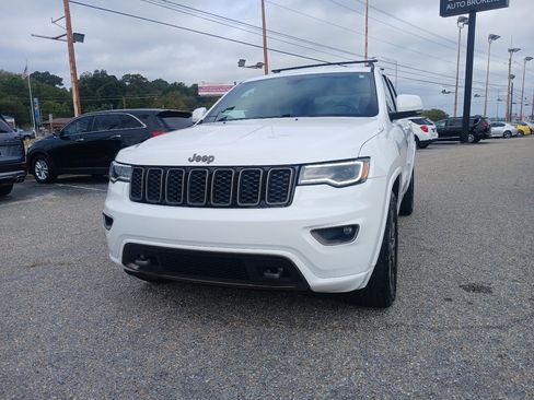 Used 2017 Jeep Grand Cherokee Limited 75th Anniversary image 9