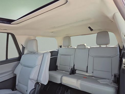 New 2026 Ford Expedition Active image 9