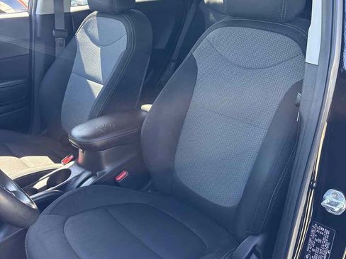 Used 2018 Kia Soul + FWD image 7