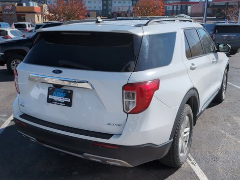 Used 2023 Ford Explorer XLT w/ Equipment Group 202A image 5