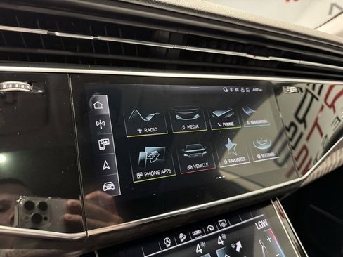 Used 2022 Audi Q8 Premium Plus image 20