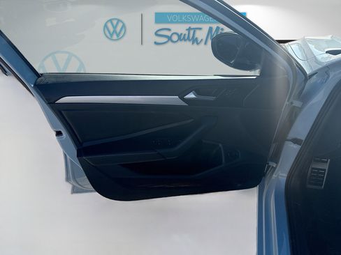 Certified 2025 Volkswagen Jetta Sport image 19