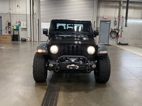 Used 2022 Jeep Gladiator Rubicon w/ Trailer Tow Package AWD/4WD image 9