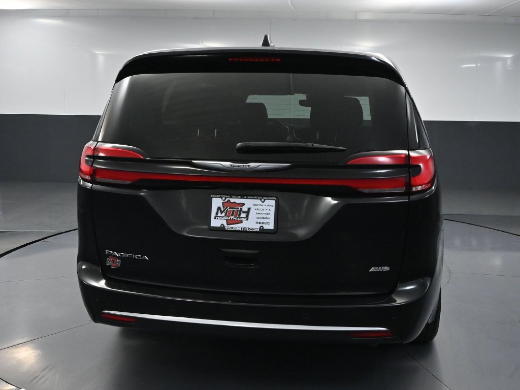 Used 2023 Chrysler Pacifica Touring-L AWD/4WD image 5