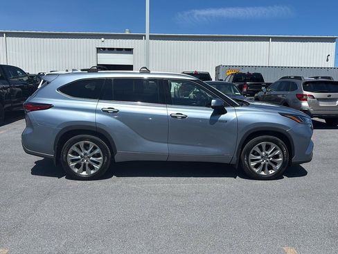 Used 2021 Toyota Highlander Limited AWD/4WD image 2