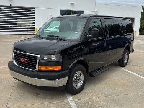 Used 2018 GMC Savana 3500 LS w/ Chrome Appearance Package RWD image 1