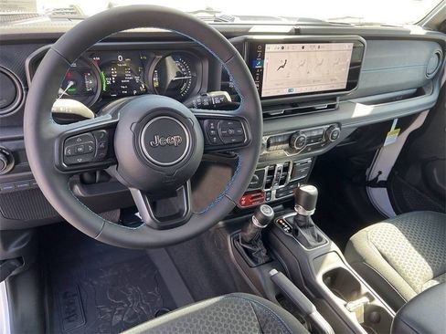 New 2025 Jeep Wrangler Unlimited Rubicon 4xe w/ Technology Group AWD/4WD image 12