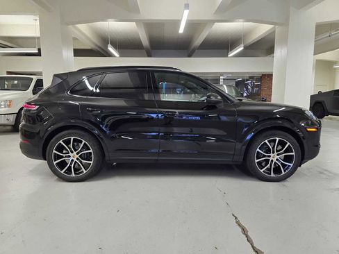 Used 2024 Porsche Cayenne image 6