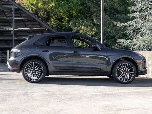 Certified 2026 Porsche Macan AWD/4WD image 12