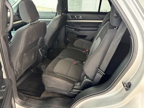 Used 2018 Ford Explorer XLT FWD image 11