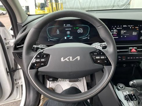 Used 2023 Kia Niro FWD image 23
