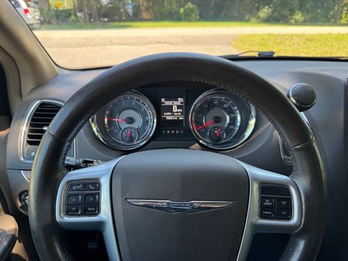 Used 2013 Chrysler Town & Country Touring-L w/ Entertainment Group #2 FWD image 26