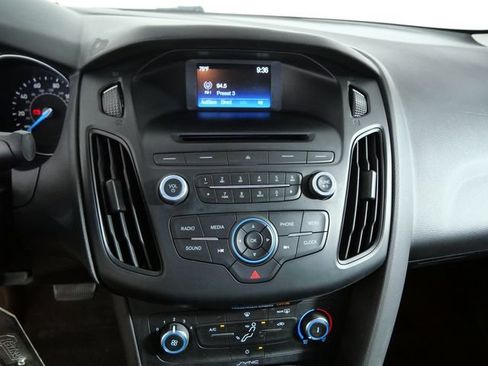 Used 2016 Ford Focus SE w/ SE Sport Package FWD image 20