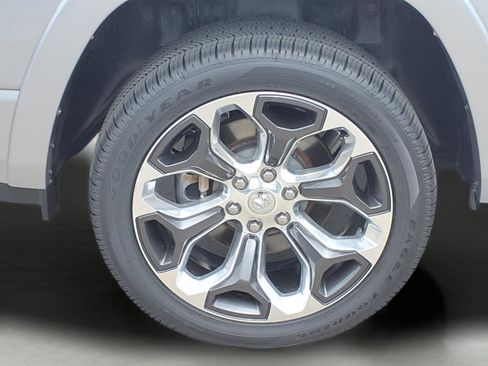 Used 2019 RAM 1500 Limited w/ Body Color Bumper Group image 9