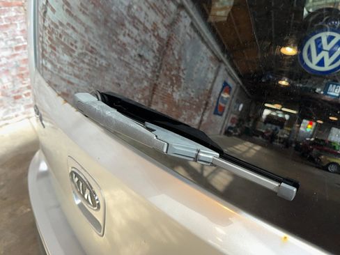 Used 2012 Kia Soul + FWD image 89