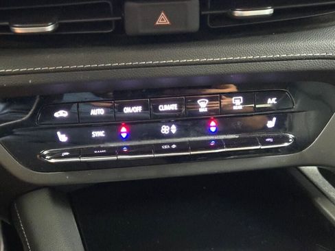 Used 2023 Buick Envision Essence image 30