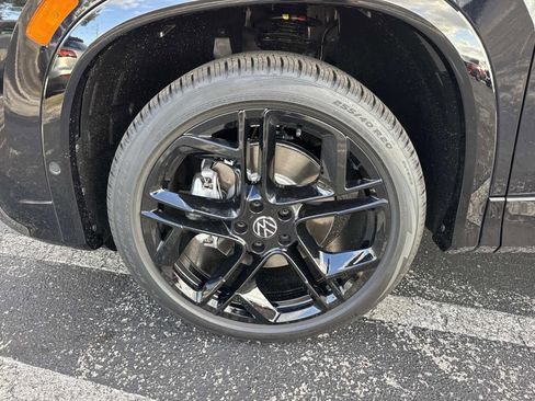 New 2026 Volkswagen Tiguan SE R-Line AWD/4WD image 10