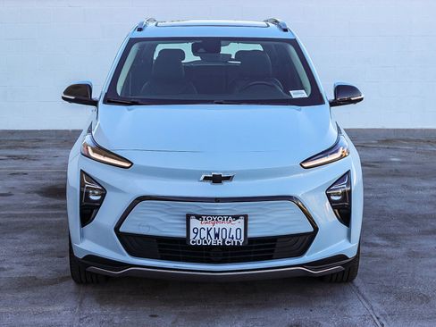 Used 2022 Chevrolet Bolt EUV Premier w/ Sun & Sound Package image 2