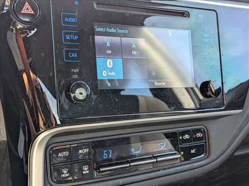 Used 2018 Toyota Corolla LE image 5