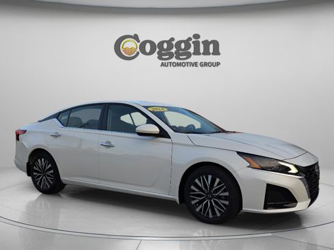 Certified 2024 Nissan Altima 2.5 SV w/ SV Premium Package image 7