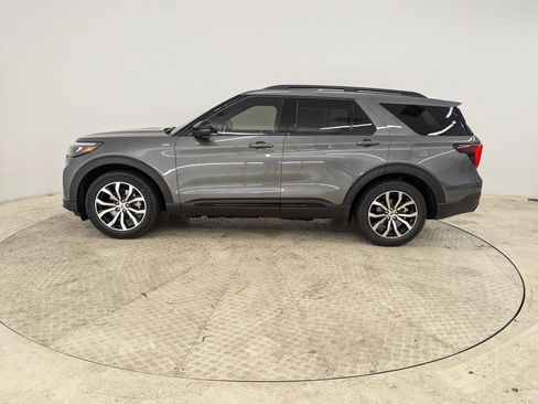 New 2026 Ford Explorer ST-Line image 2