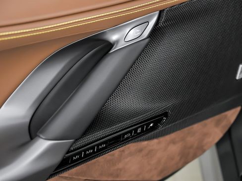 Used 2024 Ferrari SF90 Spider image 20