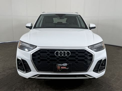 Used 2023 Audi Q5 2.0T Premium w/ Convenience Package AWD/4WD image 2
