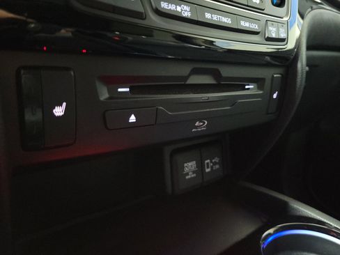 Certified 2022 Honda Pilot Touring image 32