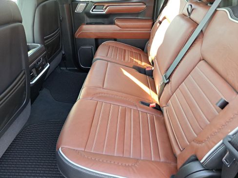 Used 2025 GMC Sierra 1500 Denali Ultimate image 10