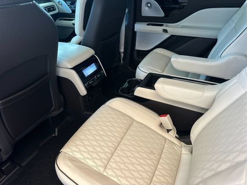 Certified 2023 Lincoln Aviator Black Label AWD/4WD image 11