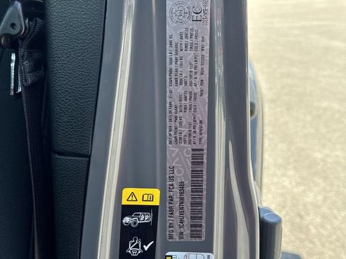 Used 2022 Jeep Wrangler Unlimited Sahara AWD/4WD image 34