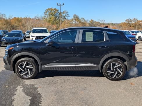 Used 2025 Nissan Kicks SV w/ SV Premium Package image 6