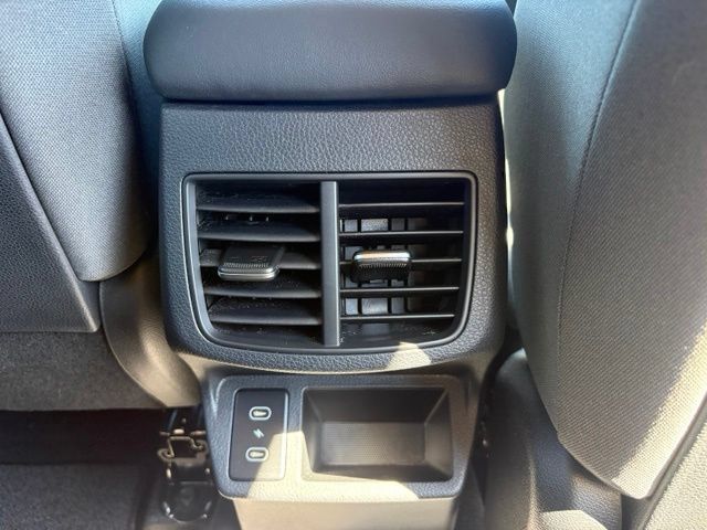 Used 2024 Kia Seltos LX AWD/4WD image 18