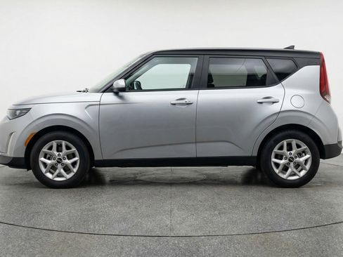 Used 2025 Kia Soul LX w/ LX Technology Package FWD image 5